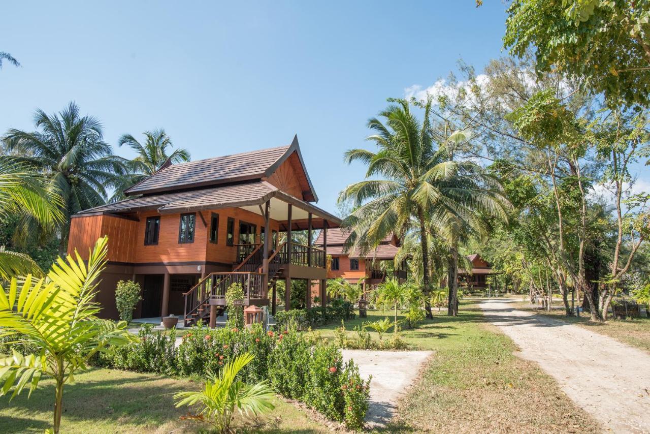 Thailife Wellness & Meditation Resort- Sha Plus Khao Lak Bagian luar foto