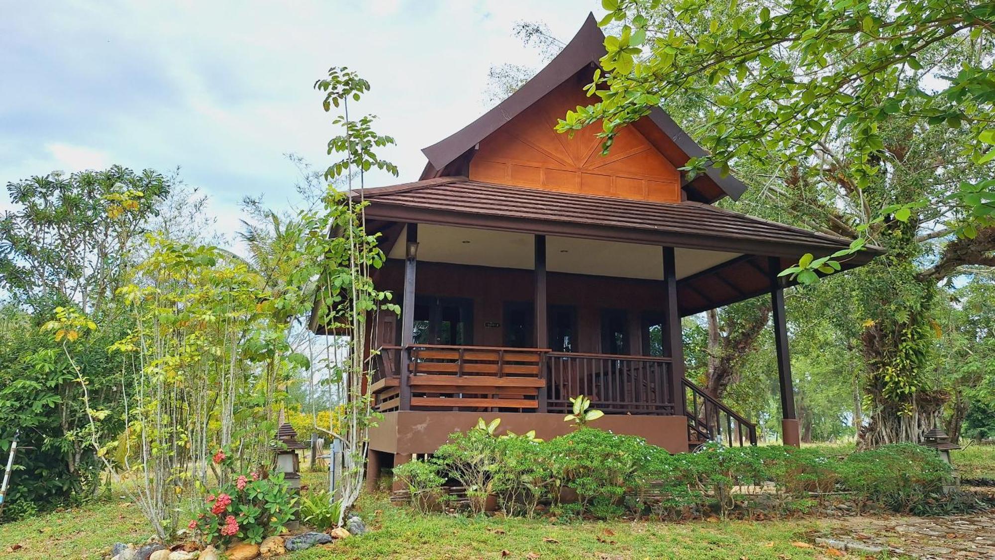 Thailife Wellness & Meditation Resort- Sha Plus Khao Lak Bagian luar foto